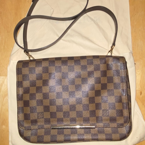 SOLD!! Louis Vuitton crossbody purse - Picture 1 of 12